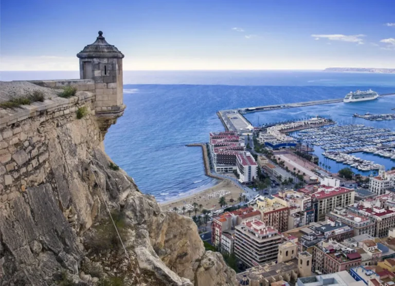 Alicante: sol, playa, cultura y gastronomía para los turistas