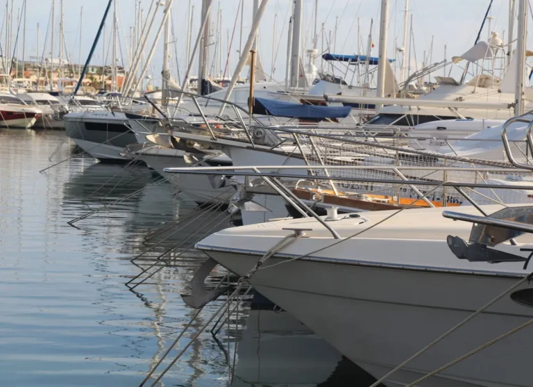 Los mejores lugares a los que puedes llegar en barco desde Alicante