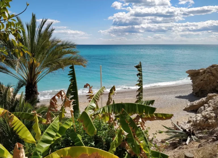 Playa de L’Esparrelló en Villajoyosa Playa de L'Esparrelló Villajoyosa
