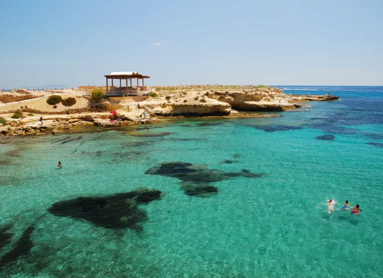 Playa Illeta del Banyets o Baños de la Reina en El Campello Playa La Illeta del Banyets Baños de la Reina El Campello