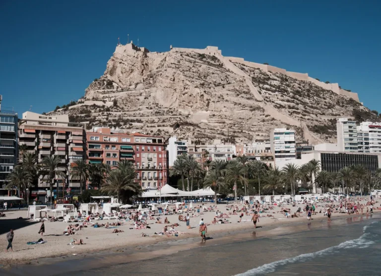 Conciertos, teatro y escapadas: cómo organizar tu presupuesto en Alicante