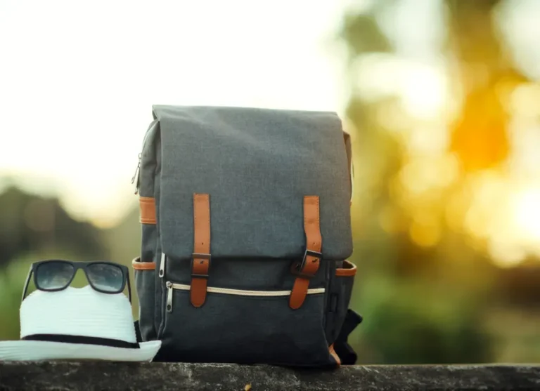 Qué llevar en tu mochila para una ruta de montaña en Alicante