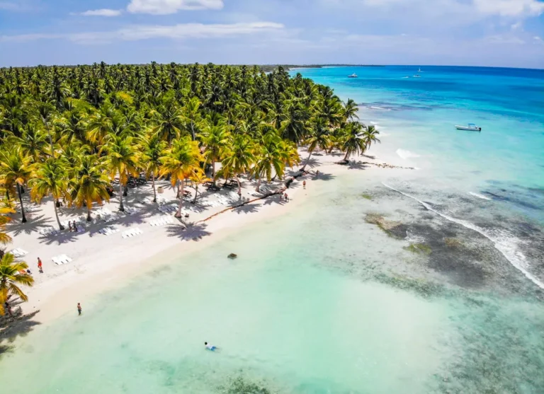 Tendencias de viaje 2025 para los alicantinos: destinos de moda y cómo viajar tranquilo