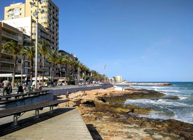Qué hacer en Torrevieja todo el año (y por qué cada vez más gente decide quedarse a vivir)